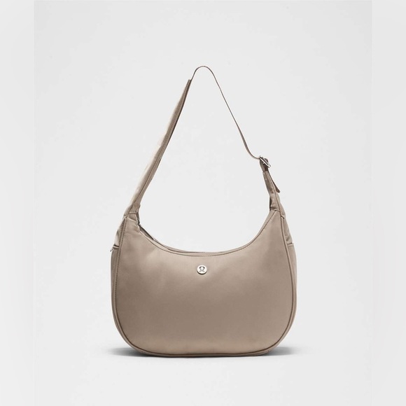 lululemon athletica Handbags - 🆕🤎 Lululemon City Essentials Shoulder Bag 4L - Warm Ash Grey / Silver